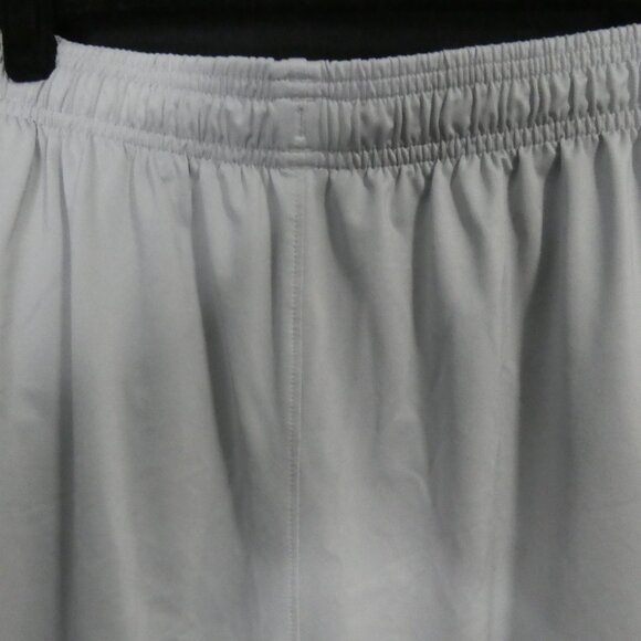 UNDER ARMOUR - Heat Gear - Loose | medium | Grey Athletic Shorts | Dark Trim - Picture 10 of 14